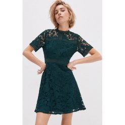 Koronkowa sukienka - Khaki. Brązowe sukienki damskie House, s, bez wzorów, z koronki, bez kołnierzyka, bez rękawów. Za 139,99 zł.