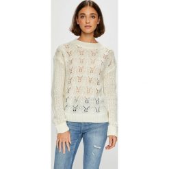Noisy May - Sweter. Białe swetry damskie marki Noisy May, s, bez wzorów, z dzianiny, z krótkim rękawem, krótkie, bez kaptura. W wyprzedaży za 49,90 zł.