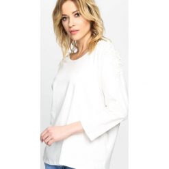 Beżowa Bluzka Strange World. Brązowe bluzki damskie marki Born2be, s, z aplikacjami, z koronki, z okrągłym kołnierzem. Za 49,99 zł.