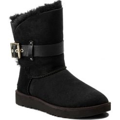 Buty UGG - W Jaylyn 1018628 W/Blk. Czarne kozaki damskie Ugg, na zimę, ze skóry, bez obcasa, bez zapięcia. W wyprzedaży za 689,00 zł.