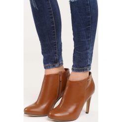 Camelowe Botki Canto. Czarne botki damskie na obcasie marki bonprix, z aplikacjami. Za 64,99 zł.