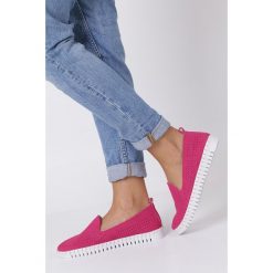 Fuksjowe półbuty slip on ażurowe skórzane zamszowe Casu DP638/19FH. Szare półbuty damskie Casu, bez wzorów, z zamszu, bez obcasa, bez zapięcia. Za 119,99 zł.