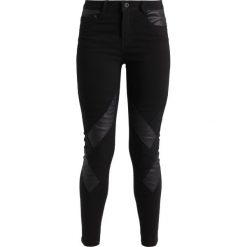 Jeansy damskie: Only Petite ONLNEW GOGO TWISTED Jeansy Slim Fit black