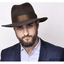 Kapelusz fedora HARRISON brązowy. Pomarańczowe kapelusze męskie Pakamera, bez wzorów, klasyczne. Za 190,00 zł.