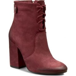 Botki CARINII - B3796 B73-000-POL-C00. Czerwone buty zimowe damskie marki Carinii, z nubiku, na obcasie. W wyprzedaży za 259,00 zł.