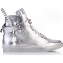 Sneakersy srebrne z kłódką. Szare sneakersy damskie Arturo Vicci, ze skóry. Za 149,50 zł.