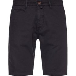 Szorty materiałowe Pierre Cardin 3465/2040. Szare spodenki i szorty męskie Pierre Cardin, m, bez wzorów, z elastanu. Za 269,00 zł.