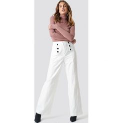 Trendyol Spodnie z guzikami - White. Białe spodnie z wysokim stanem marki Trendyol, z podwyższonym stanem. Za 100,95 zł.