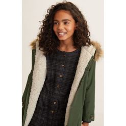 Mango Kids - Kurtka dziecięca Flap 122-164 cm. Żółte kurtki dziewczęce Mango Kids, bez wzorów, z bawełny, bez kaptura. W wyprzedaży za 139,90 zł.