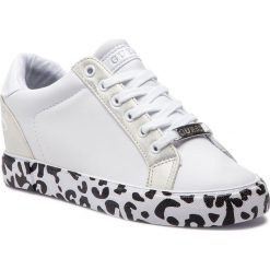 Sneakersy GUESS - FL5PAX ELE12 WHITE. Białe sneakersy damskie Guess, z materiału. Za 439,00 zł.