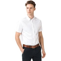 Armani Exchange Koszula Biały. Białe koszule męskie Armani Exchange, xxl, bez wzorów, z elastanu, bez kołnierzyka, z krótkim rękawem. Za 333,95 zł.