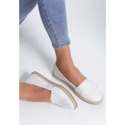 Białe Espadryle Checkless. Białe espadryle damskie Inny, z aplikacjami, bez obcasa, na płaskiej podeszwie. Za 59,99 zł.
