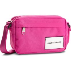 Torebka CALVIN KLEIN JEANS - Sport Essential Came K40K400393 621. Różowe listonoszki damskie marki Calvin Klein Jeans, z jeansu, eleganckie. W wyprzedaży za 229,00 zł.