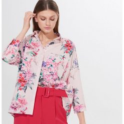 Koszula oversize w kwiaty - Różowy. Różowe koszule damskie Mohito, w kwiaty. Za 99,99 zł.