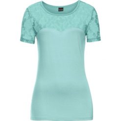 Shirt bonprix morski pastelowy. Niebieskie koszulki damskie bonprix, w koronkowe wzory, z koronki, eleganckie, bez kołnierzyka. Za 34,99 zł.