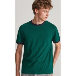 Gladki T-shirt basic - Zielony. Zielone t-shirty męskie Reserved, xl, bez wzorów, bez kołnierzyka. Za 29,99 zł.