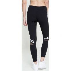 Guess Jeans - Legginsy. Szare jeansy damskie marki Guess Jeans, s, z aplikacjami, z elastanu. W wyprzedaży za 259,90 zł.