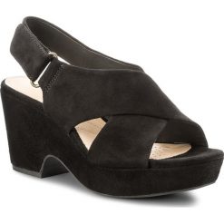 Sandały CLARKS - Maritsa Lara 261317744 Black Suede. Czarne klapki damskie Clarks, bez wzorów, ze skóry, bez obcasa, na obcasie. Za 429,00 zł.