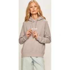 Lee - Bluza. Fioletowe bluzy damskie Lee, s, z nadrukiem, z bawełny, bez rękawów, z kapturem. W wyprzedaży za 179,90 zł.