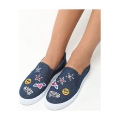 Granatowe Slip On Raya. Niebieskie trampki damskie slip on Born2be, z materiału. Za 29,99 zł.