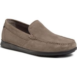 Mokasyny GEOX - U Sile A U028UA 00022 C6029 Taupe. Szare mokasyny męskie Geox, na co dzień, bez wzorów, z zamszu, eleganckie, bez zapięcia. Za 479,00 zł.