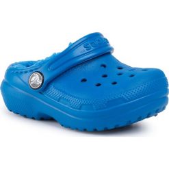 Klapki CROCS - Classic Lined Clog K 203506 Bright Cobalt/Bright Cobalt. Niebieskie sandały chłopięce Crocs, z tworzywa sztucznego, bez zapięcia. W wyprzedaży za 139,00 zł.