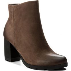 Botki EDEO - 2257A-546 Brąz. Brązowe botki damskie na obcasie marki Edeo, z nubiku. W wyprzedaży za 249,00 zł.