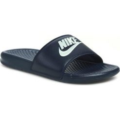Klapki NIKE - Benassi JDI 343880 403 Midnight Navy/Windchill. Niebieskie klapki męskie Nike, z tworzywa sztucznego, z paskami. Za 89,00 zł.