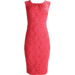 Swing Sukienka koktajlowa hibiskus. Czerwone sukienki koktajlowe marki Swing, z elastanu. W wyprzedaży za 415,20 zł.