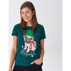 T-shirt ze świątecznym motywem - Khaki. Brązowe t-shirty damskie House, s, bez wzorów, wizytowe, bez kołnierzyka. Za 39,99 zł.