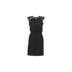Sukienki krótkie Vero Moda VMNADENKA. Czarne sukienki damskie marki Vero Moda, m, bez wzorów, bez kołnierzyka, z krótkim rękawem, krótkie, mini. Za 143,20 zł.