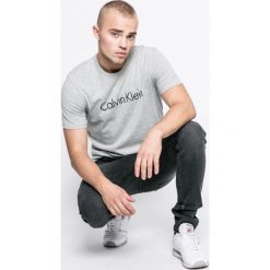 Calvin Klein Underwear - T-shirt piżamowy. Szare t-shirty męskie z nadrukiem marki Calvin Klein Underwear, s, z bawełny, z okrągłym kołnierzem. W wyprzedaży za 119,90 zł.