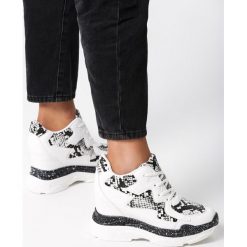 Białe Sneakersy Few Days Off. Białe buty sportowe damskie Born2be, z nadrukiem, ze skóry, sportowe. Za 139,99 zł.