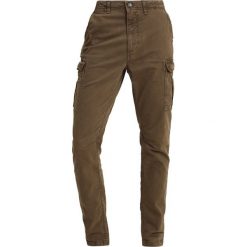 Superdry SURPLUS GOODS Bojówki bison. Brązowe bojówki męskie Superdry, z bawełny. Za 369,00 zł.