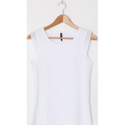 Top z ażurowym haftem - Biały. Białe topy damskie House, s, z haftami, bez kołnierzyka. Za 25,99 zł.