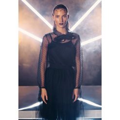 Czarna Bluzka Livaudais. Czarne bluzki damskie Born2be, s, z tkaniny, eleganckie. Za 79,99 zł.