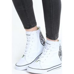 Białe Sneakersy Enroll. Białe sneakersy damskie marki Born2be, z bawełny. Za 49,99 zł.