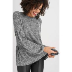 T-shirty damskie: Dzianinowa koszulka z falbaną