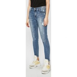 Answear - Jeansy. Niebieskie jeansy damskie ANSWEAR, s, bez wzorów, z elastanu. W wyprzedaży za 99,90 zł.