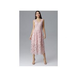 Sukienka M639 Róż. Różowe sukienki damskie FIGL, m, w koronkowe wzory, z koronki, eleganckie, bez kołnierzyka, bez rękawów, dopasowane. Za 289,00 zł.