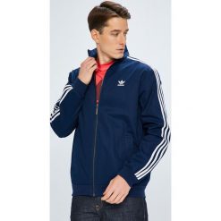 Adidas Originals - Kurtka. Niebieskie kurtki męskie bomber adidas Originals, l, z bawełny. W wyprzedaży za 279,90 zł.