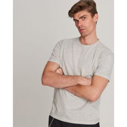 T-shirt z efektem sprania - Kremowy. Białe t-shirty męskie Reserved, s. Za 49,99 zł.