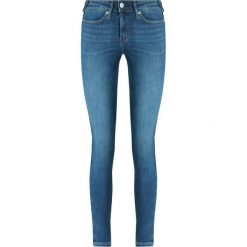 Jeansy Slim Fit Calvin Klein Jeans J20J211432. Niebieskie jeansy damskie Calvin Klein Jeans. W wyprzedaży za 289,00 zł.