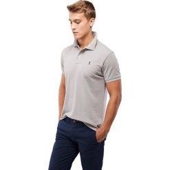 Koszulka polo w kolorze szarym. Szare koszulki męskie Polo Club Men, m, z haftami, z bawełny, polo, bez rękawów. W wyprzedaży za 99,95 zł.