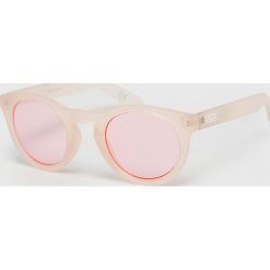 Vans - Okulary. Różowe okulary przeciwsłoneczne damskie Vans, okrągłe. W wyprzedaży za 34,90 zł.