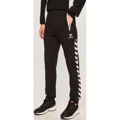 Hummel - Spodnie. Szare spodnie męskie Hummel, na co dzień, s, bez wzorów, z elastanu. W wyprzedaży za 139,90 zł.