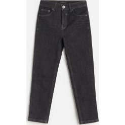 Jeansy carrot fit z efektem sprania - Czarny. Czarne jeansy męskie Reserved, bez wzorów. Za 79,99 zł.