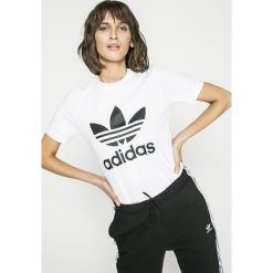 Adidas Originals - Top. Białe topy damskie marki adidas Originals, s, z nadrukiem, z elastanu, z okrągłym kołnierzem. Za 129,90 zł.
