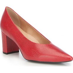 Buty damskie. Czerwone czółenka damskie Wittchen, bez wzorów, ze skóry, bez obcasa, na słupku. W wyprzedaży za 329,90 zł.