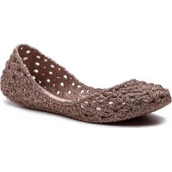 Baleriny MELISSA - Campana Crochet Ad 32246 Pink Glitter 51801. Różowe baleriny damskie Melissa, bez wzorów, z tworzywa sztucznego, klasyczne, bez obcasa. Za 369,00 zł.